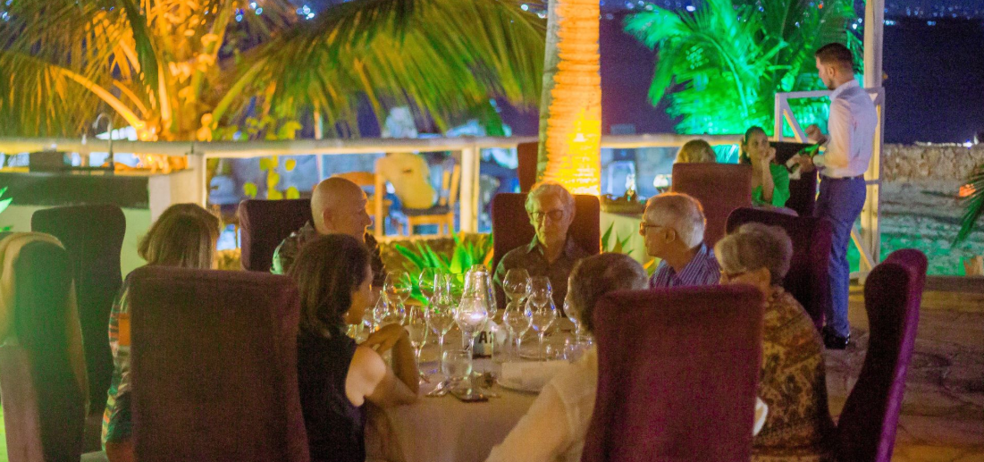 Sehemu Nzuri za Kula Chakula cha Jioni Valentine